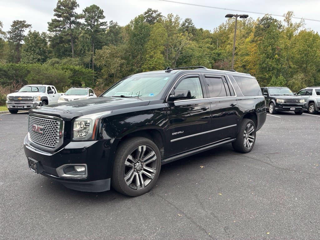 2017 GMC Yukon XL Denali — photo 1 of 14