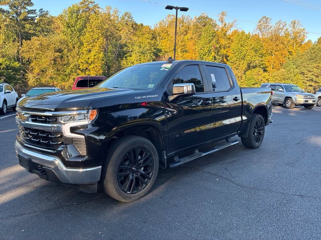 2023 Chevrolet Silverado 1500 LT — photo 1 of 13