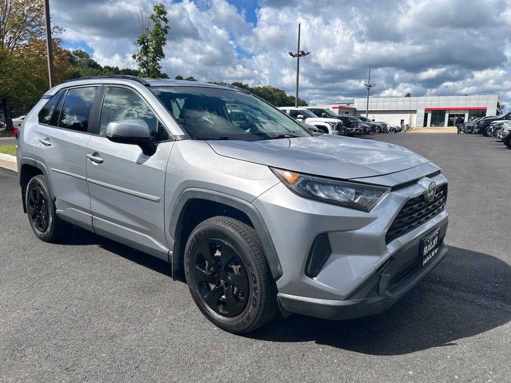 2019 Toyota RAV4 LE — photo 1 of 15