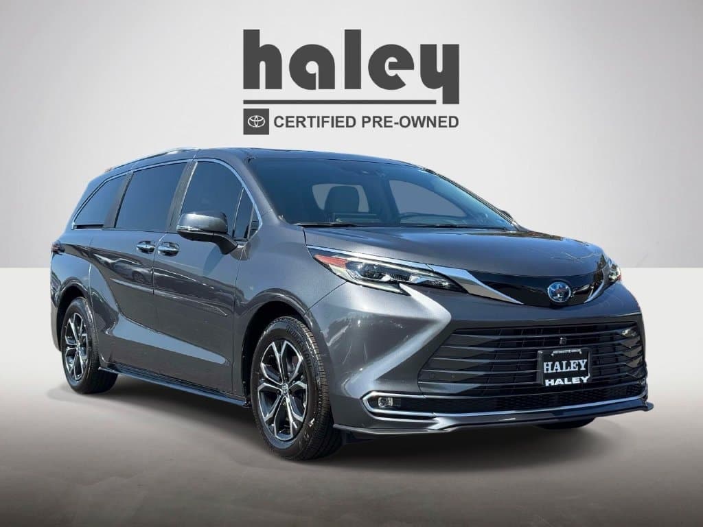 2025 Toyota Sienna Platinum — photo 1 of 30