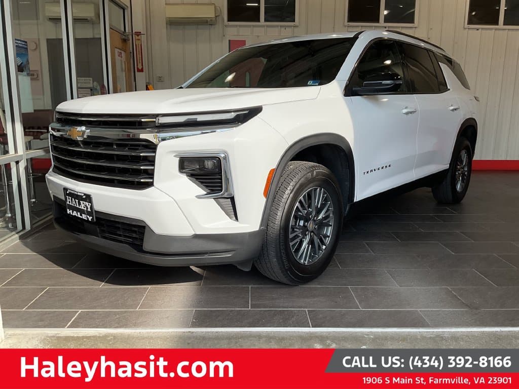 2025 Chevrolet Traverse FWD LT — photo 1 of 33