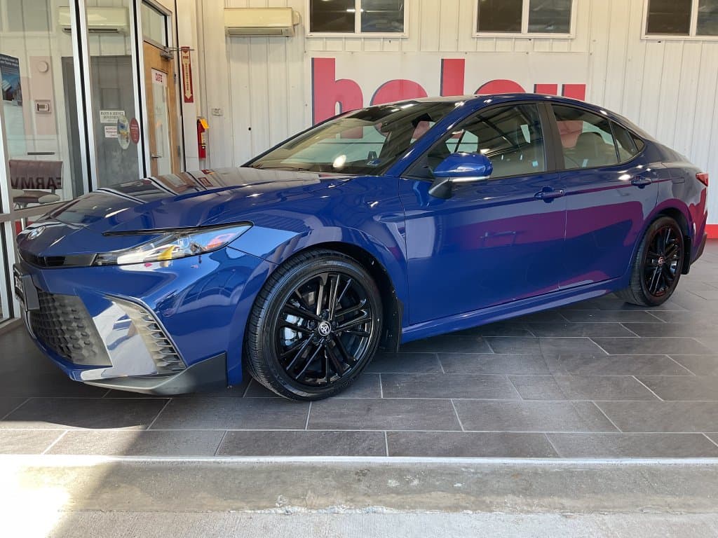 2025 Toyota Camry SE — photo 1 of 31