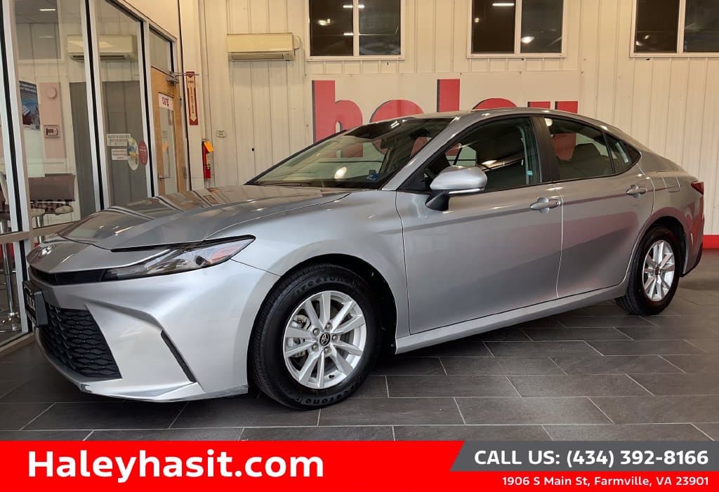 2025 Toyota Camry LE — photo 1 of 30