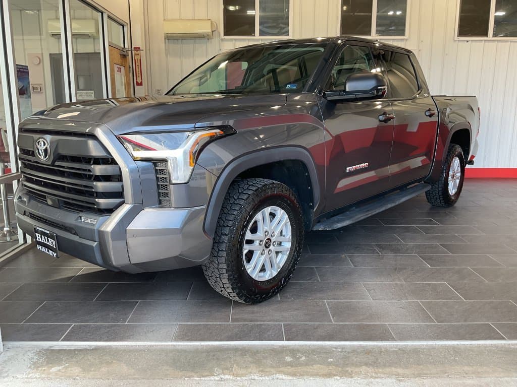 2023 Toyota Tundra 4WD SR5 — photo 1 of 33