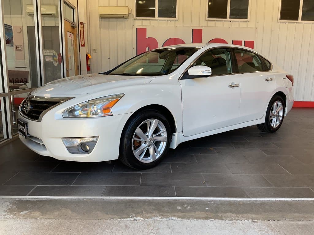 2013 Nissan Altima 2.5 SV — photo 1 of 33