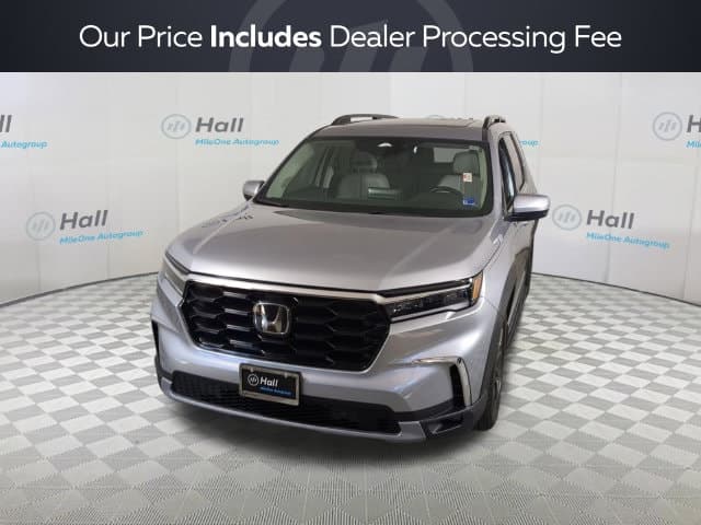 2024 Honda Pilot Touring — photo 1 of 32