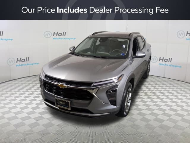 2025 Chevrolet Trax LT — photo 1 of 30