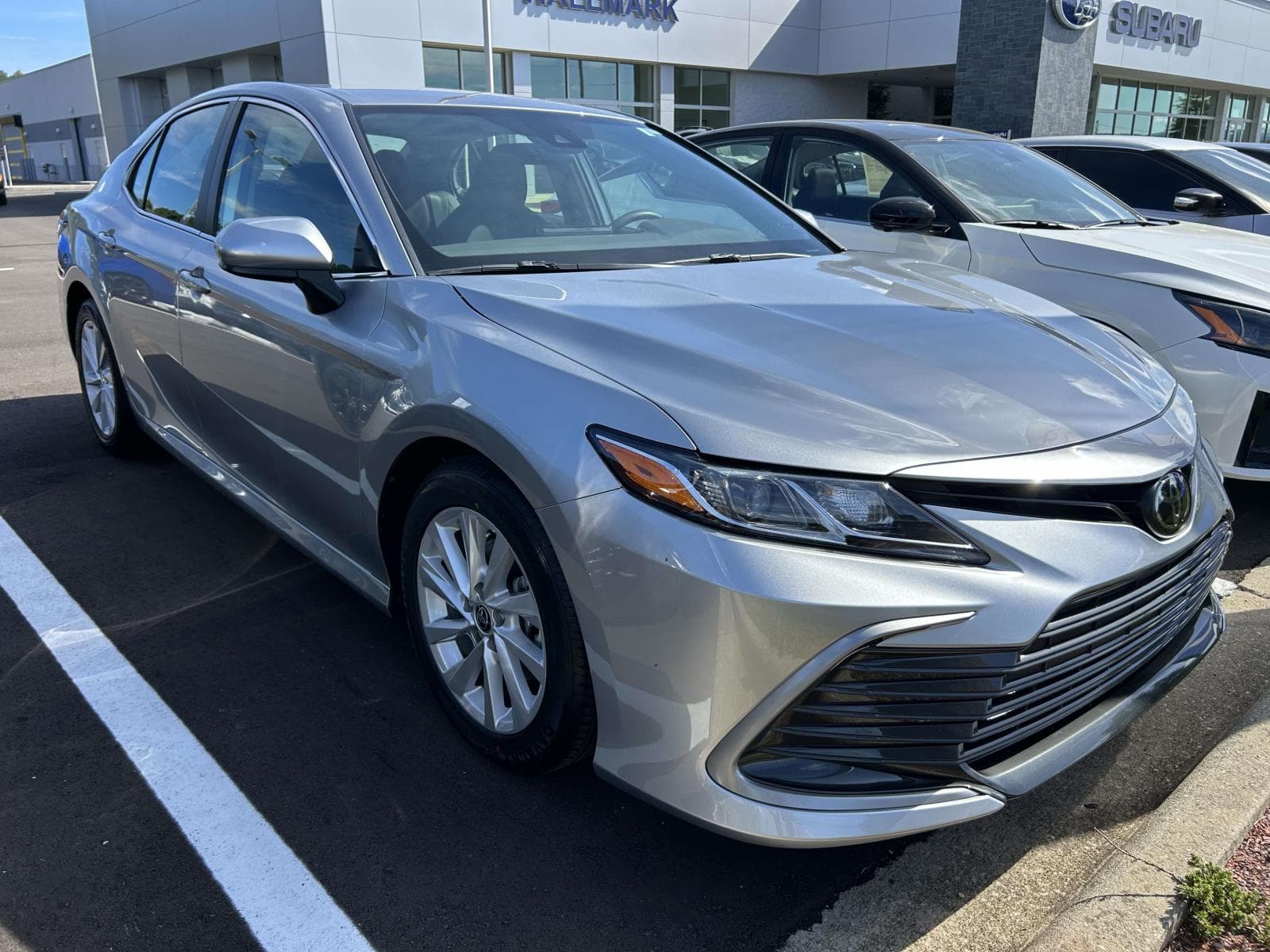 2022 Toyota Camry LE — photo 1 of 2