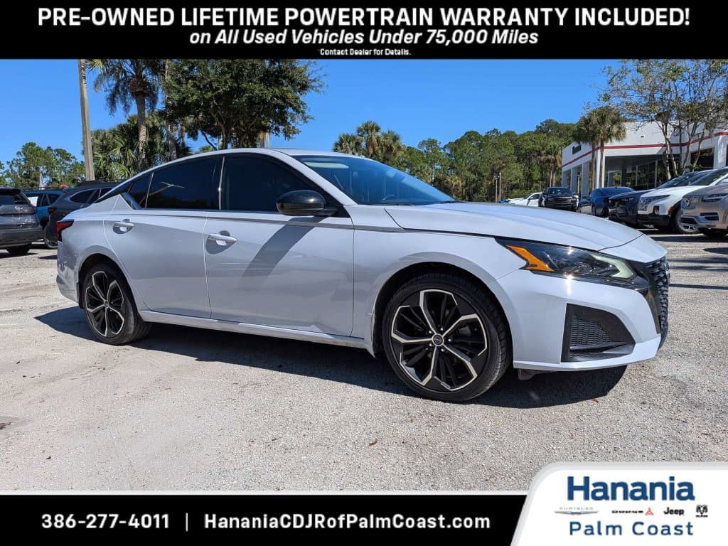 2023 Nissan Altima 2.5 SR — photo 1 of 33