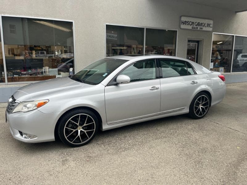 2011 Toyota Avalon Base — photo 1 of 7