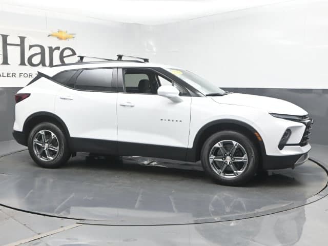2025 Chevrolet Blazer Base — photo 1 of 65