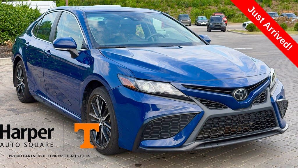 2024 Toyota Camry Base — photo 1 of 31