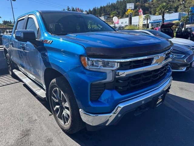 2024 Chevrolet Silverado 1500 LT — photo 1 of 3