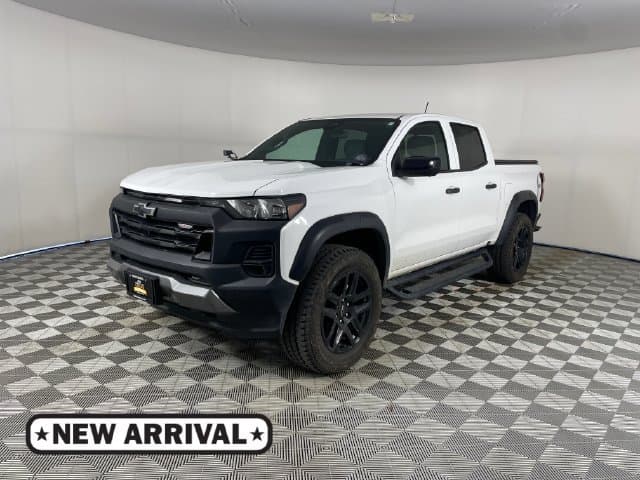 2024 Chevrolet Colorado 4WD Trail Boss — photo 1 of 17
