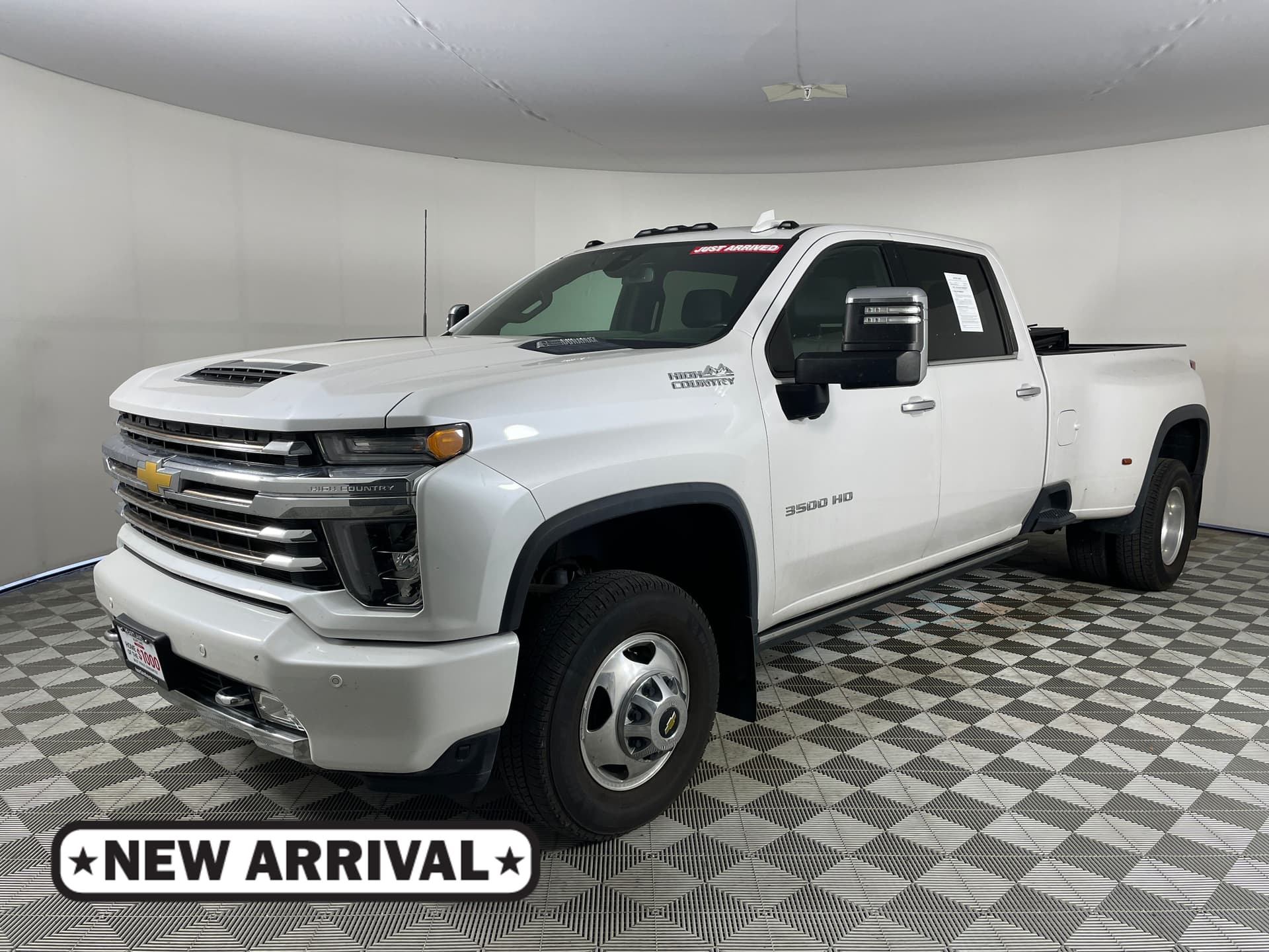 2022 Chevrolet Silverado 3500HD High Country — photo 1 of 19