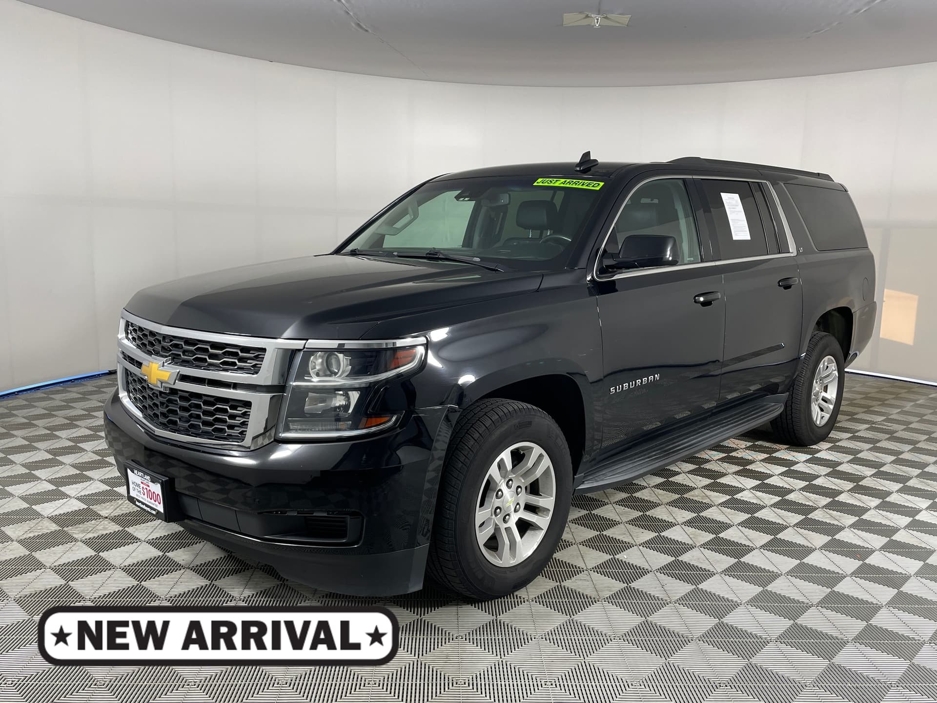 2018 Chevrolet Suburban LT — photo 1 of 18