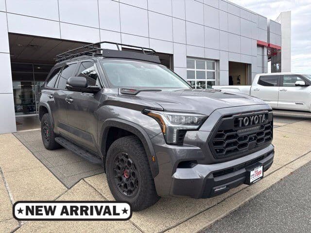 2023 Toyota Sequoia Base — photo 1 of 8