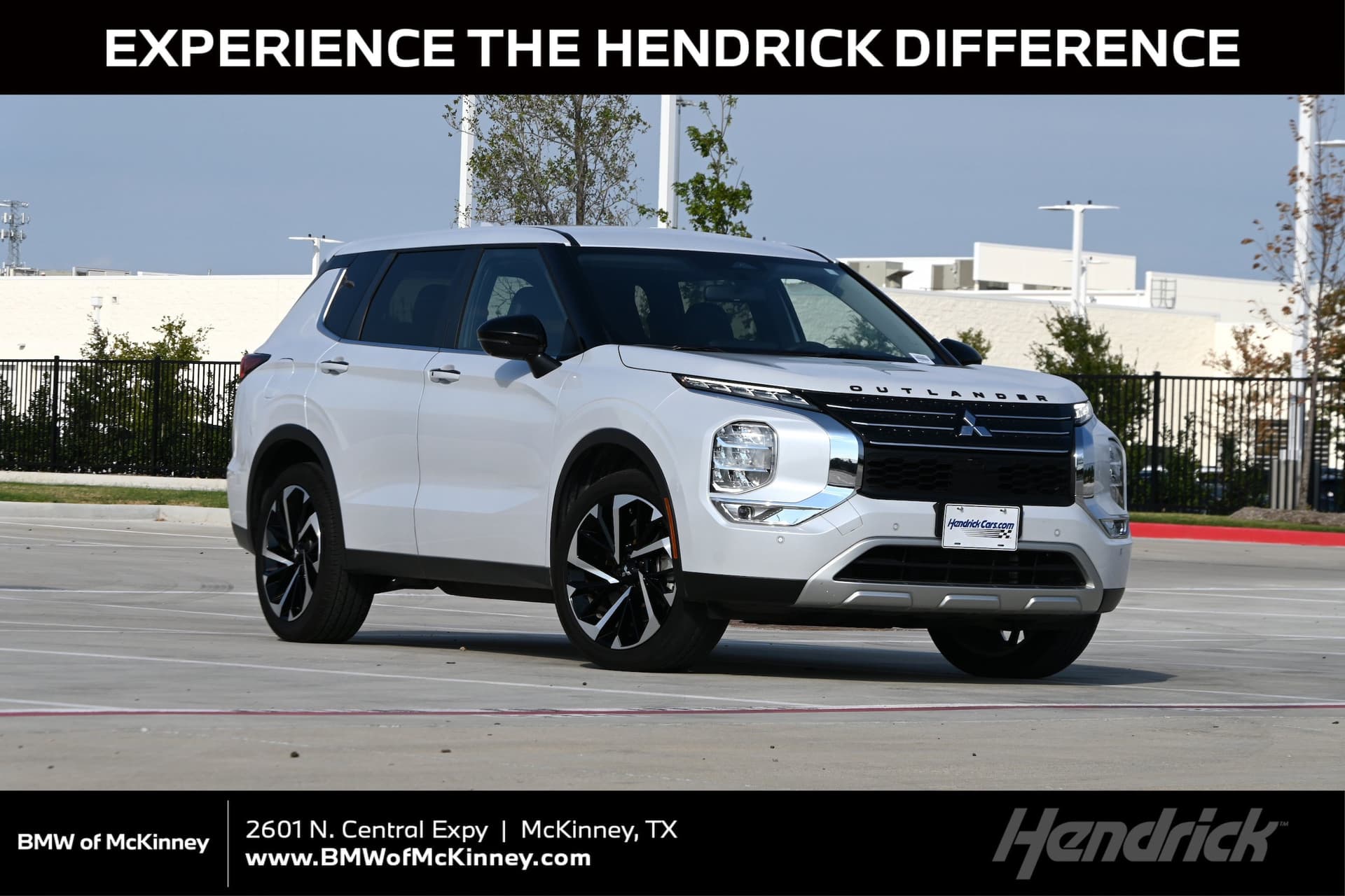 2024 Mitsubishi Outlander SE — photo 1 of 38