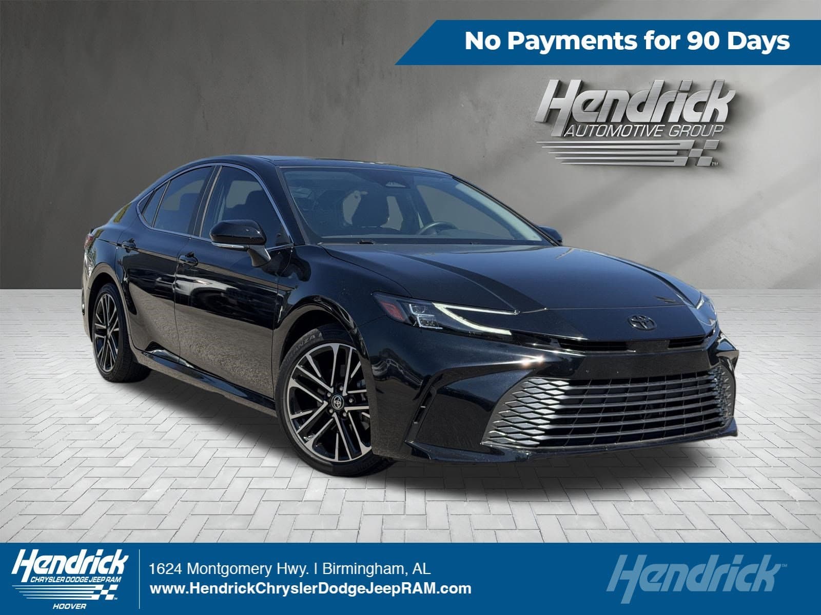 2025 Toyota Camry XLE — photo 1 of 17