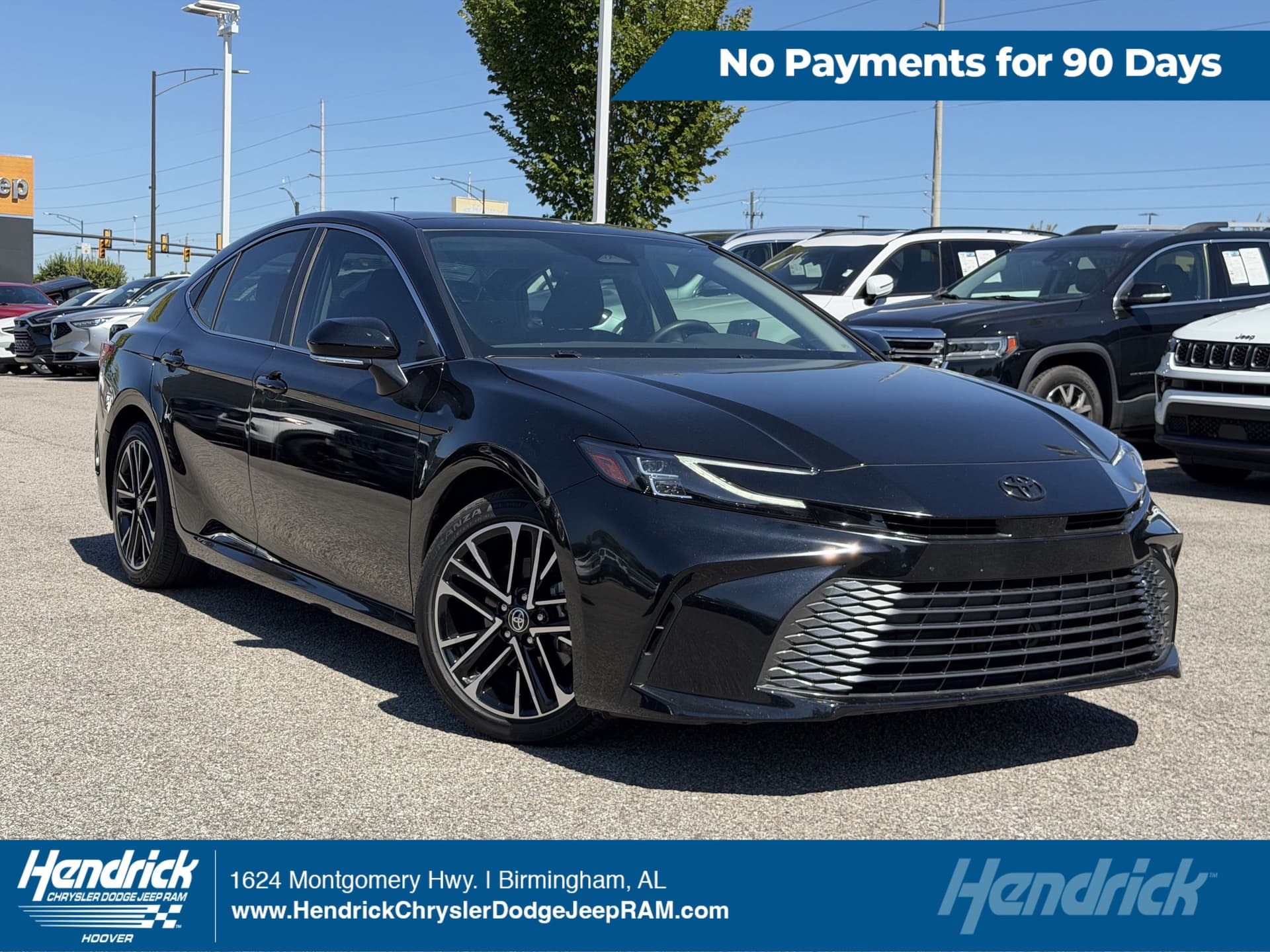 2025 Toyota Camry XLE — photo 1 of 17