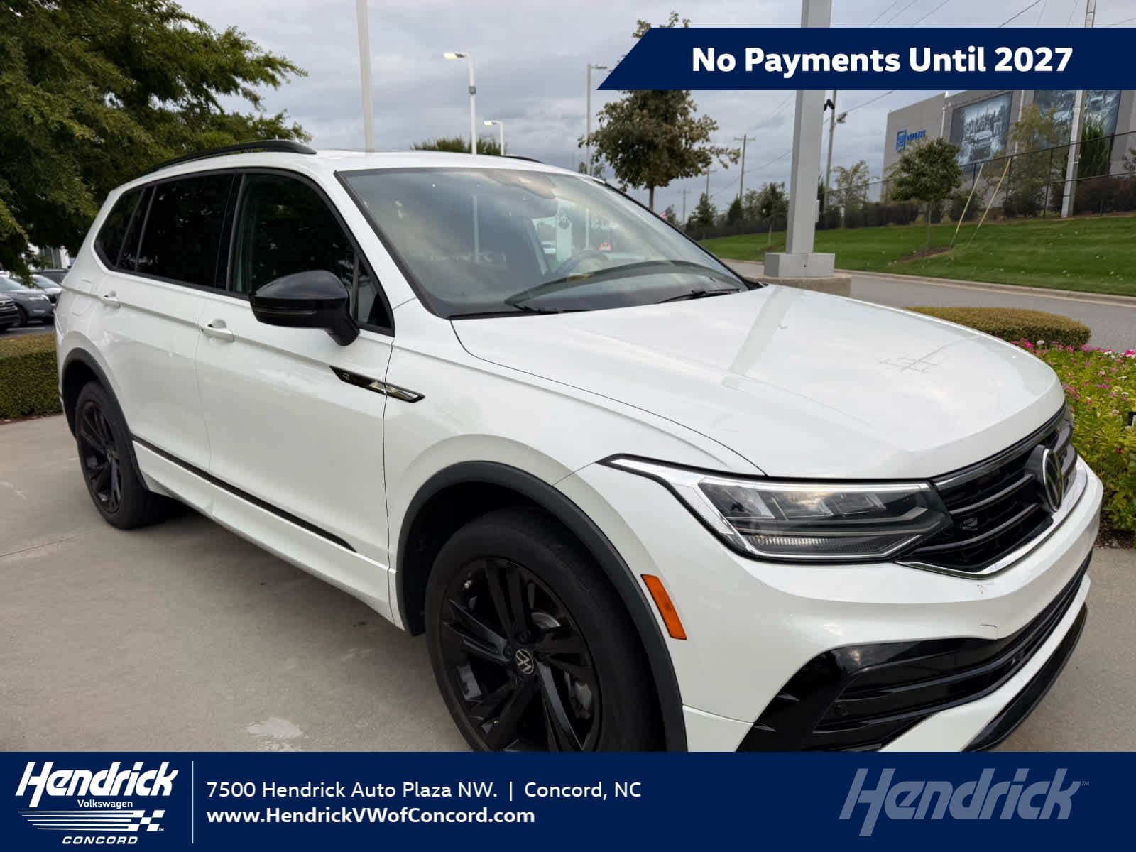 2023 Volkswagen Tiguan Base — photo 1 of 13