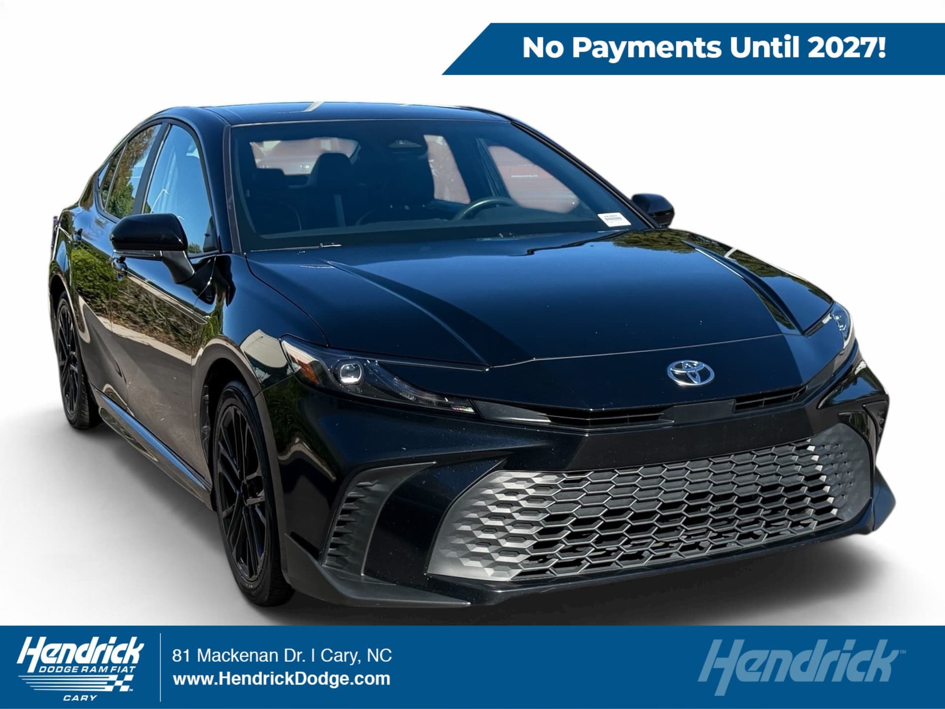 2025 Toyota Camry SE — photo 1 of 35