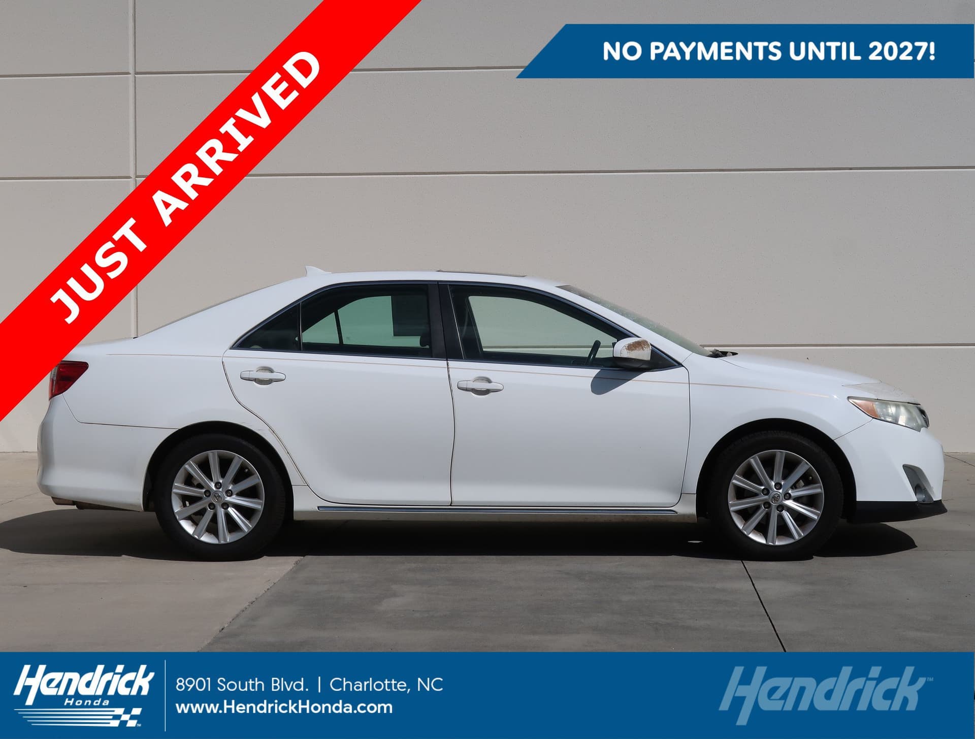 2014 Toyota Camry XLE — photo 1 of 35