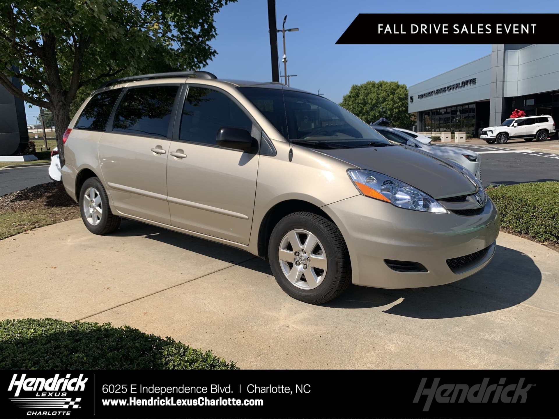 2008 Toyota Sienna LE — photo 1 of 36