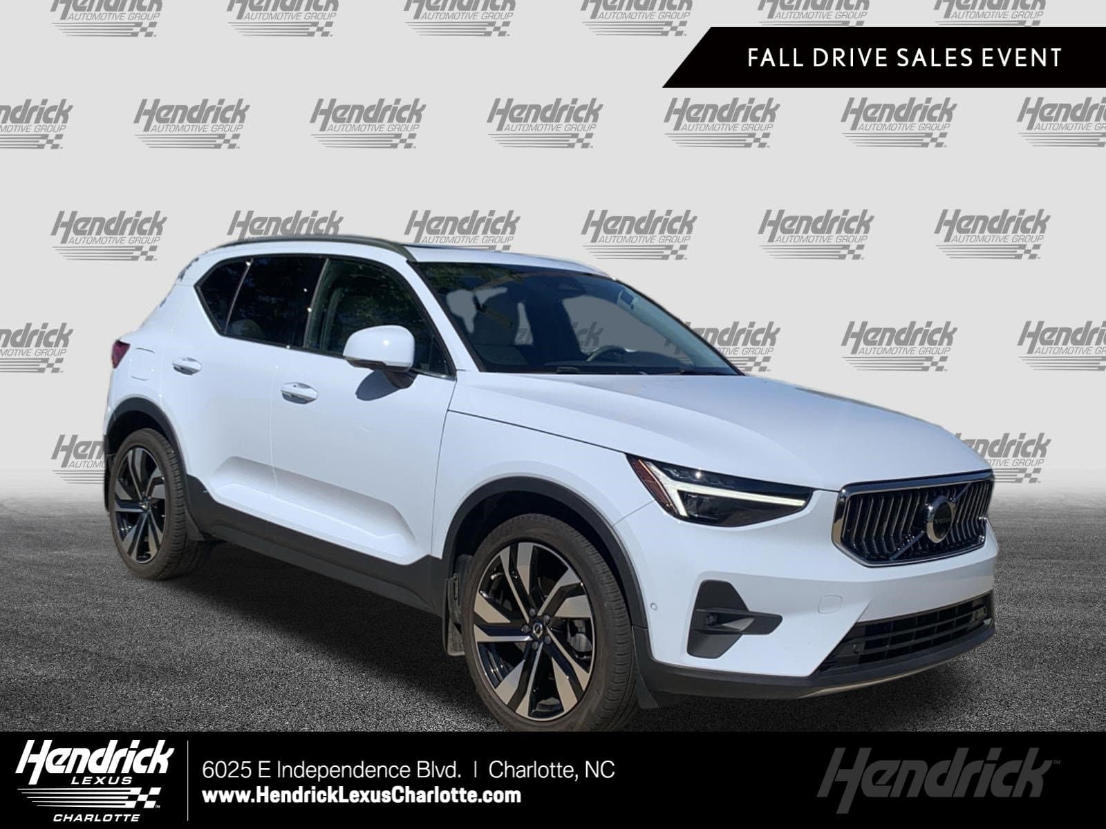 2024 Volvo XC40 Plus Bright Theme — photo 1 of 36
