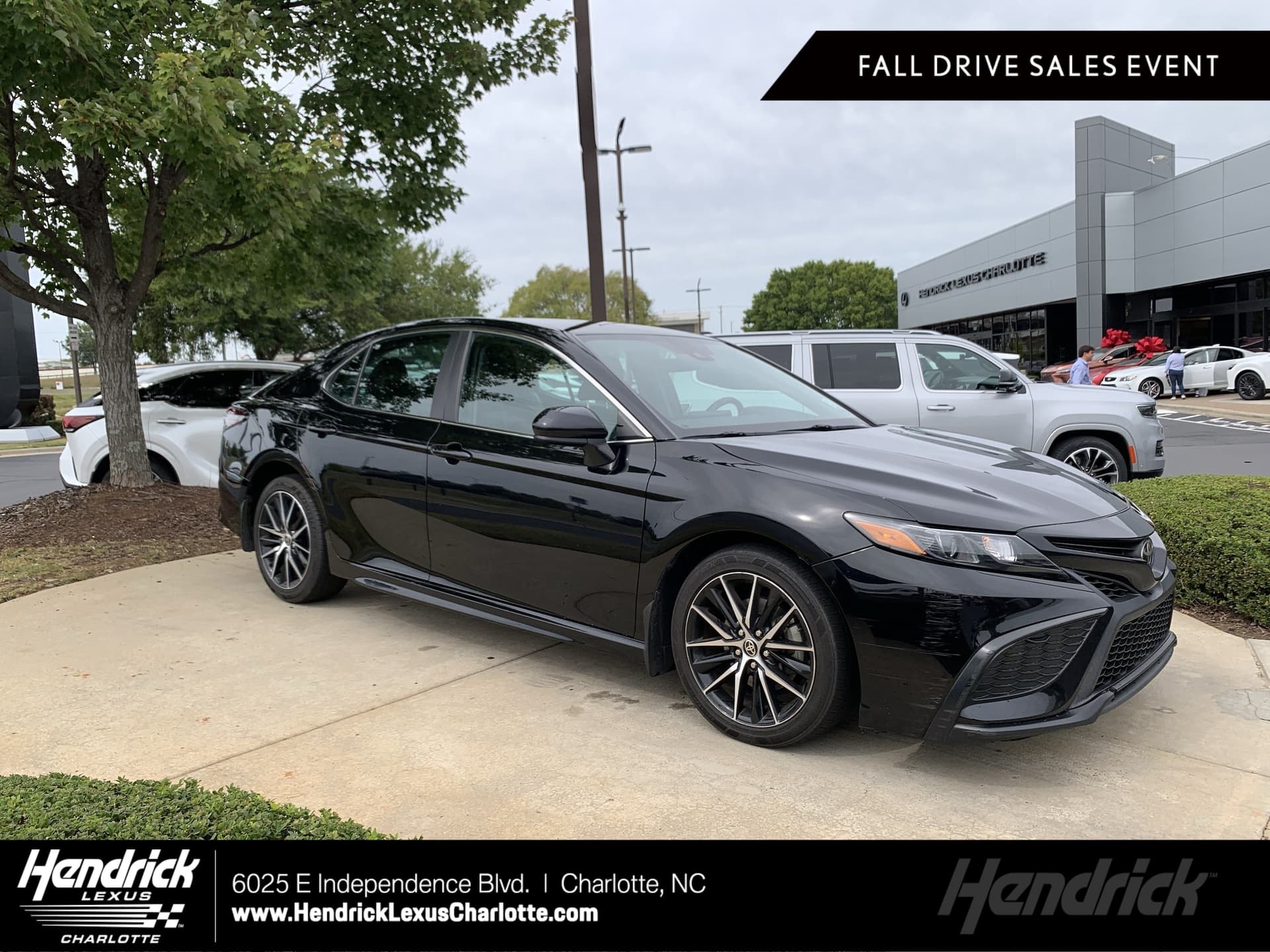 2021 Toyota Camry SE — photo 1 of 36