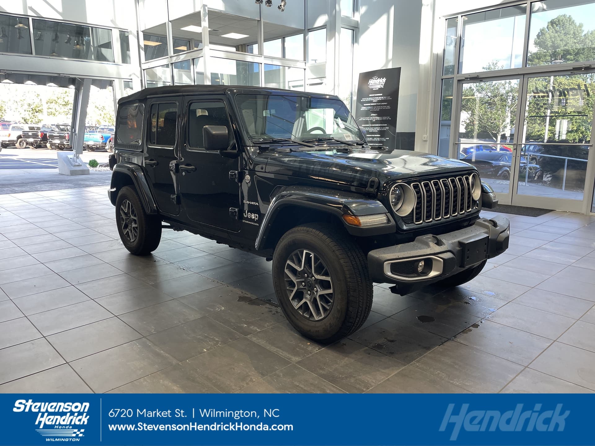 2024 Jeep Wrangler Sahara — photo 1 of 40