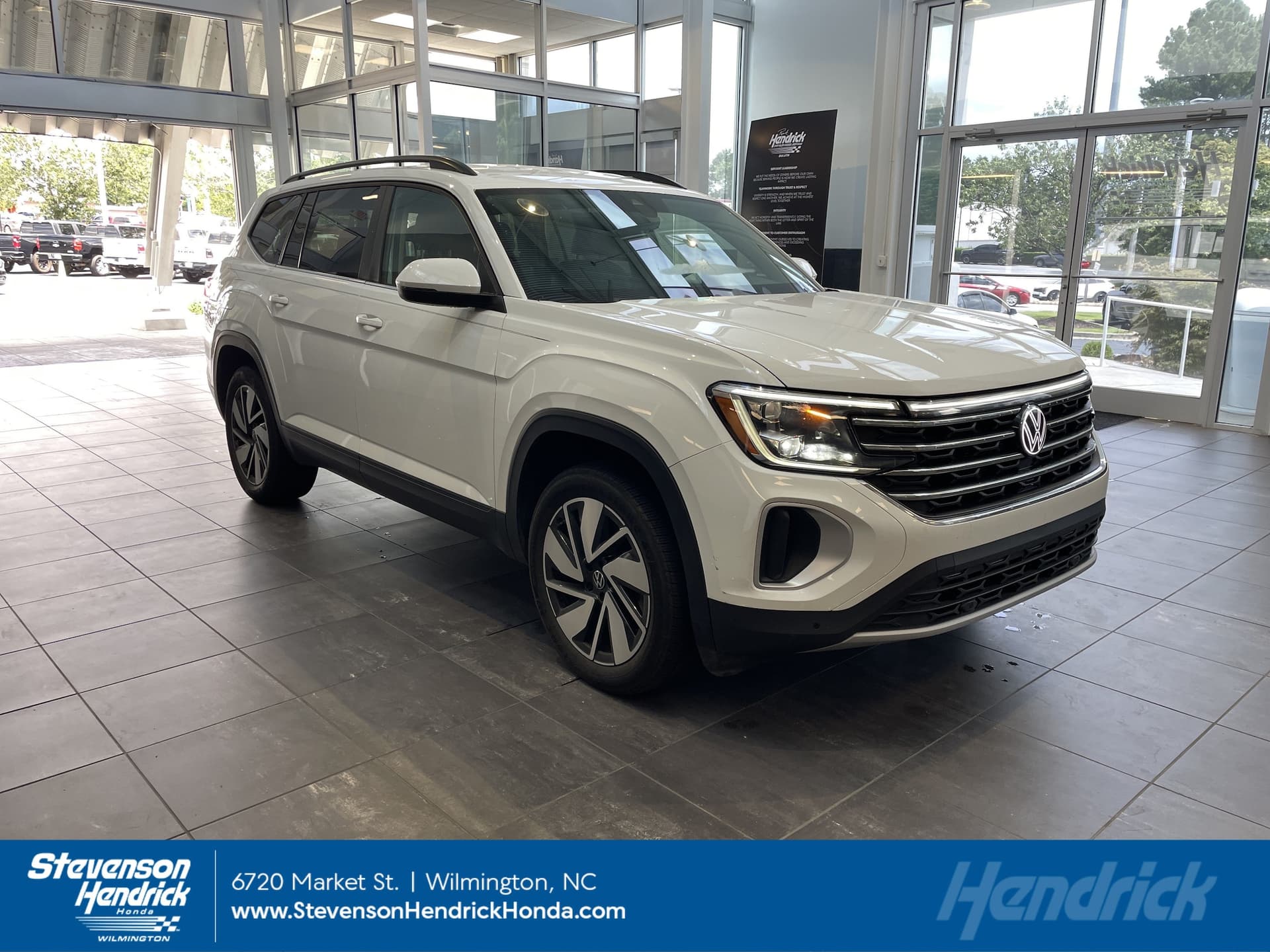 2024 Volkswagen Atlas 2.0T SE w/Technology — photo 1 of 41
