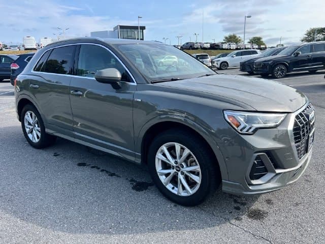 2021 Audi Q3 S line Premium — photo 1 of 6