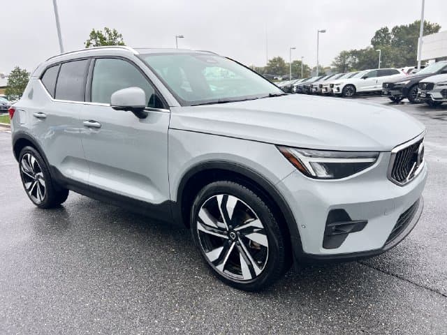 2024 Volvo XC40 Base — photo 1 of 5