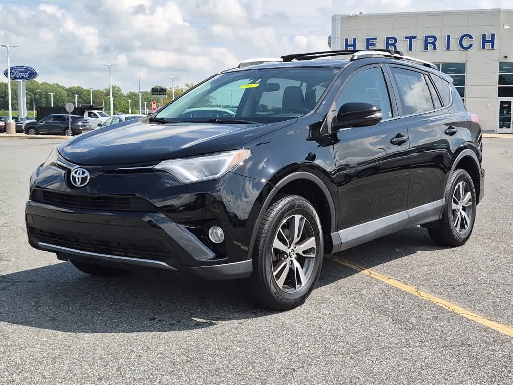 2016 Toyota RAV4 XLE — photo 1 of 21
