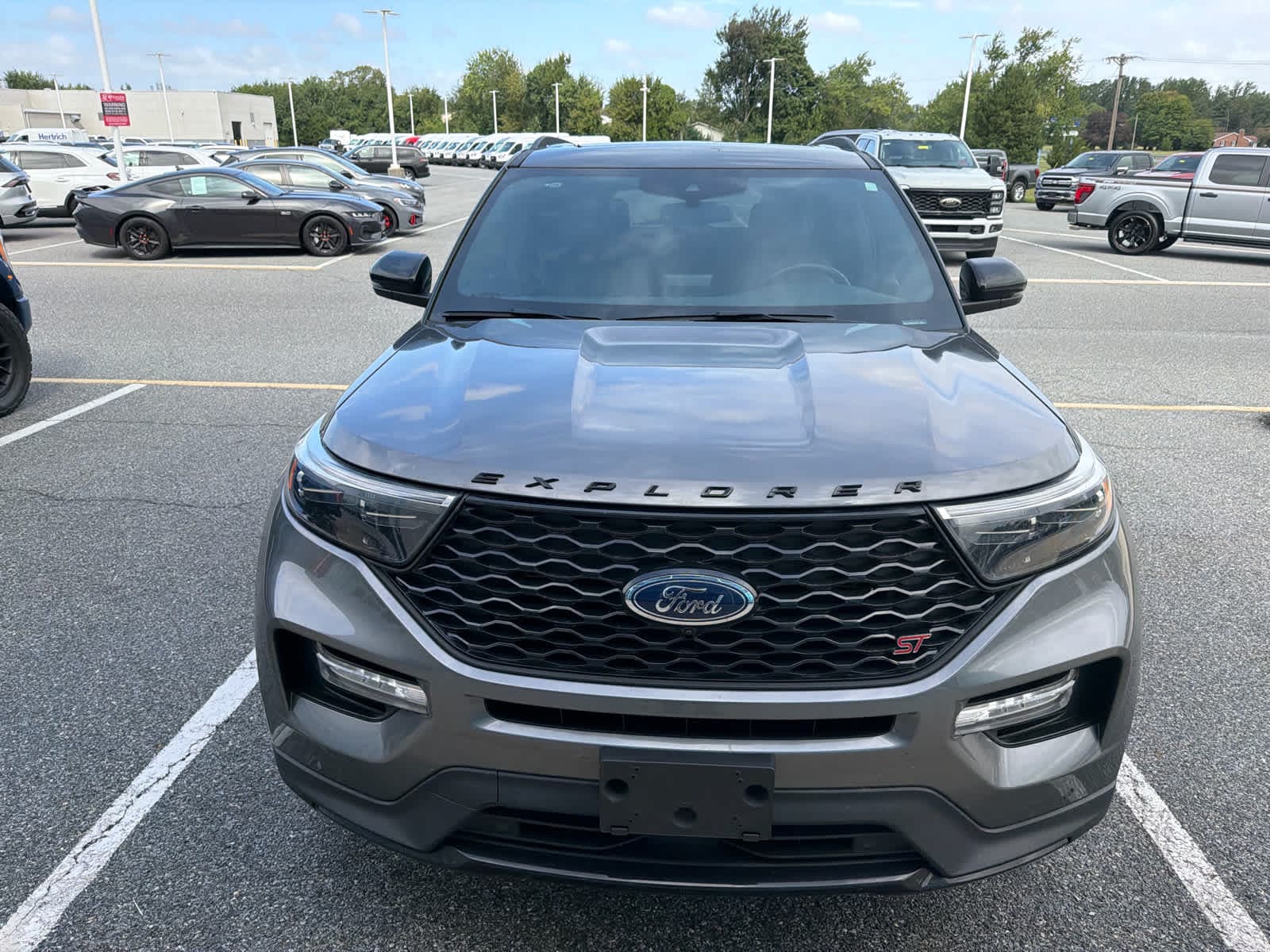 2023 Ford Explorer ST — photo 1 of 2