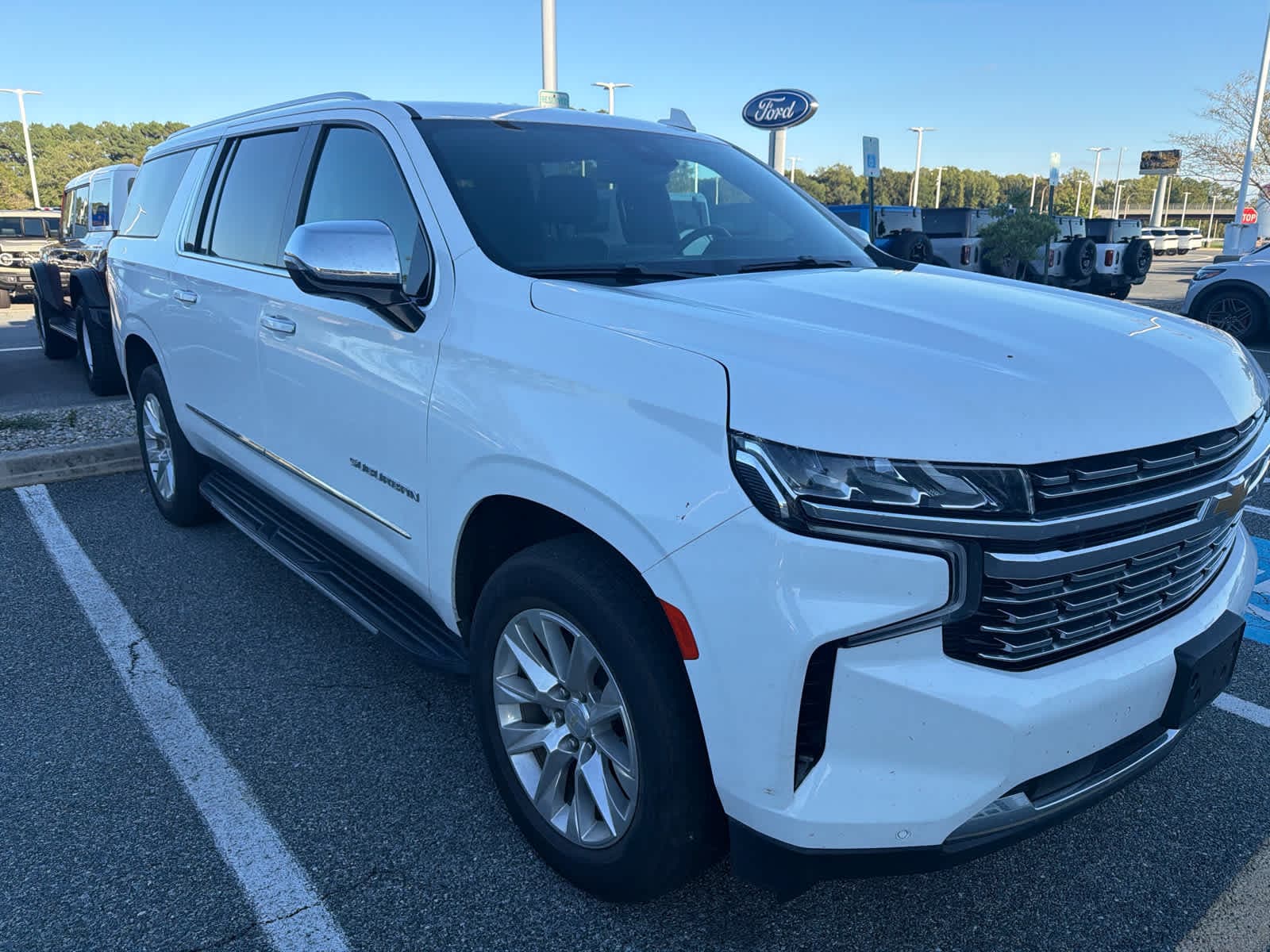 2023 Chevrolet Suburban Premier — photo 1 of 2