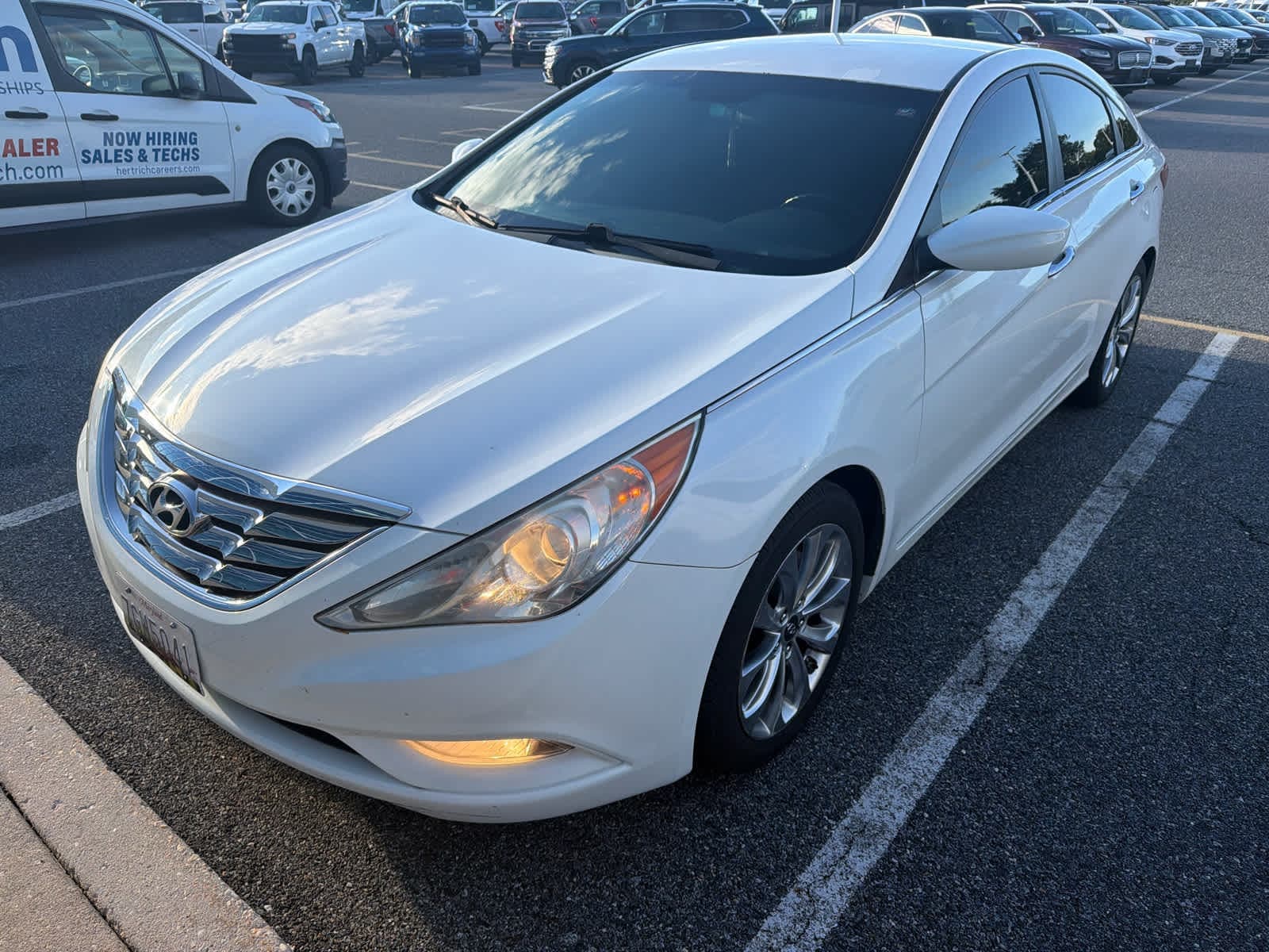 2011 Hyundai Sonata SE — photo 1 of 5