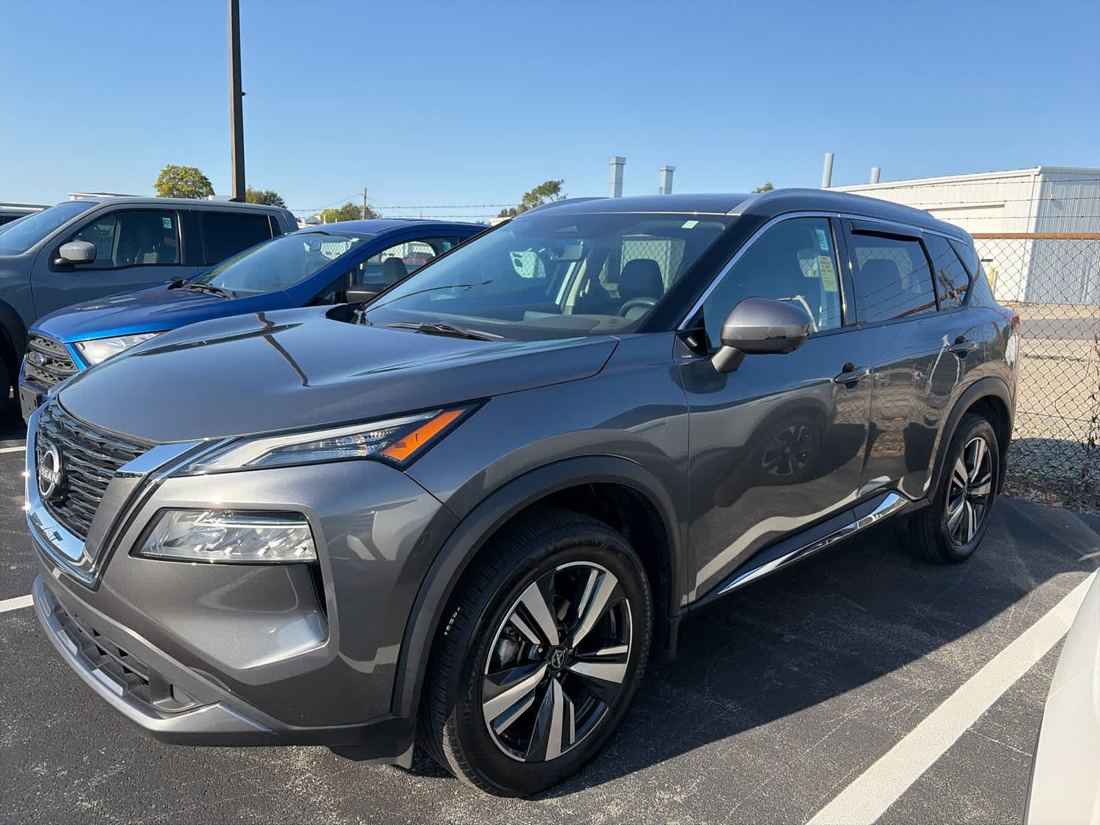 2023 Nissan Rogue SL — photo 1 of 4