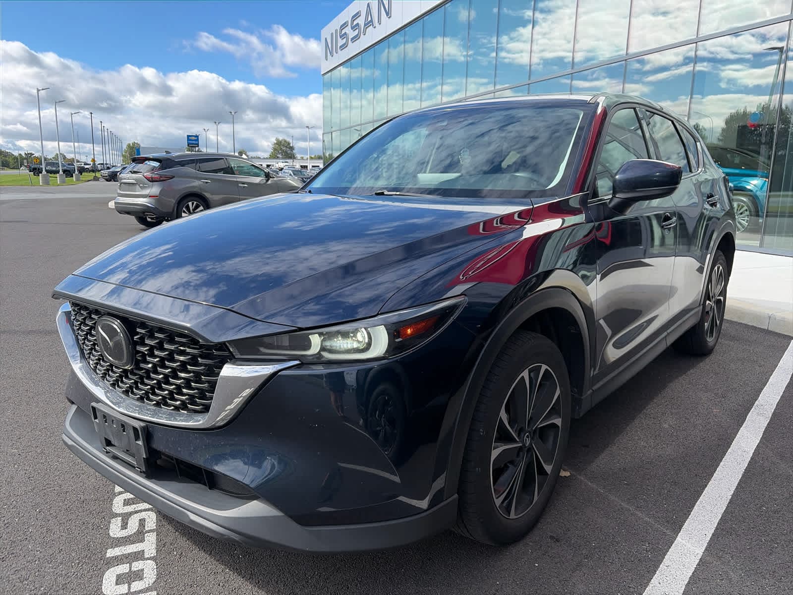 2023 Mazda CX-5 2.5 S Premium Package — photo 1 of 3