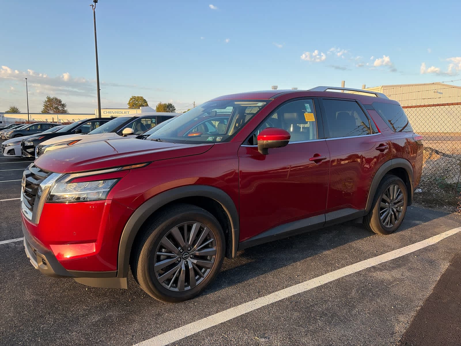 2024 Nissan Pathfinder SL — photo 1 of 5