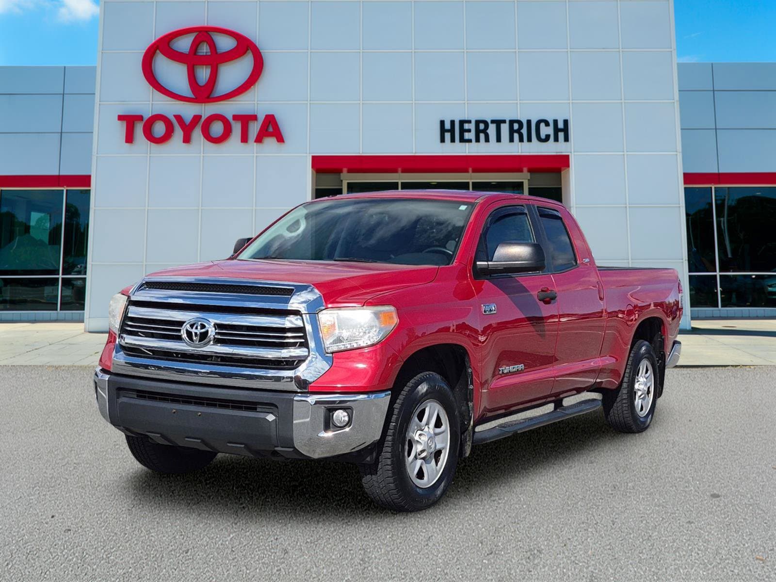 2017 Toyota Tundra 4WD SR5 — photo 1 of 17