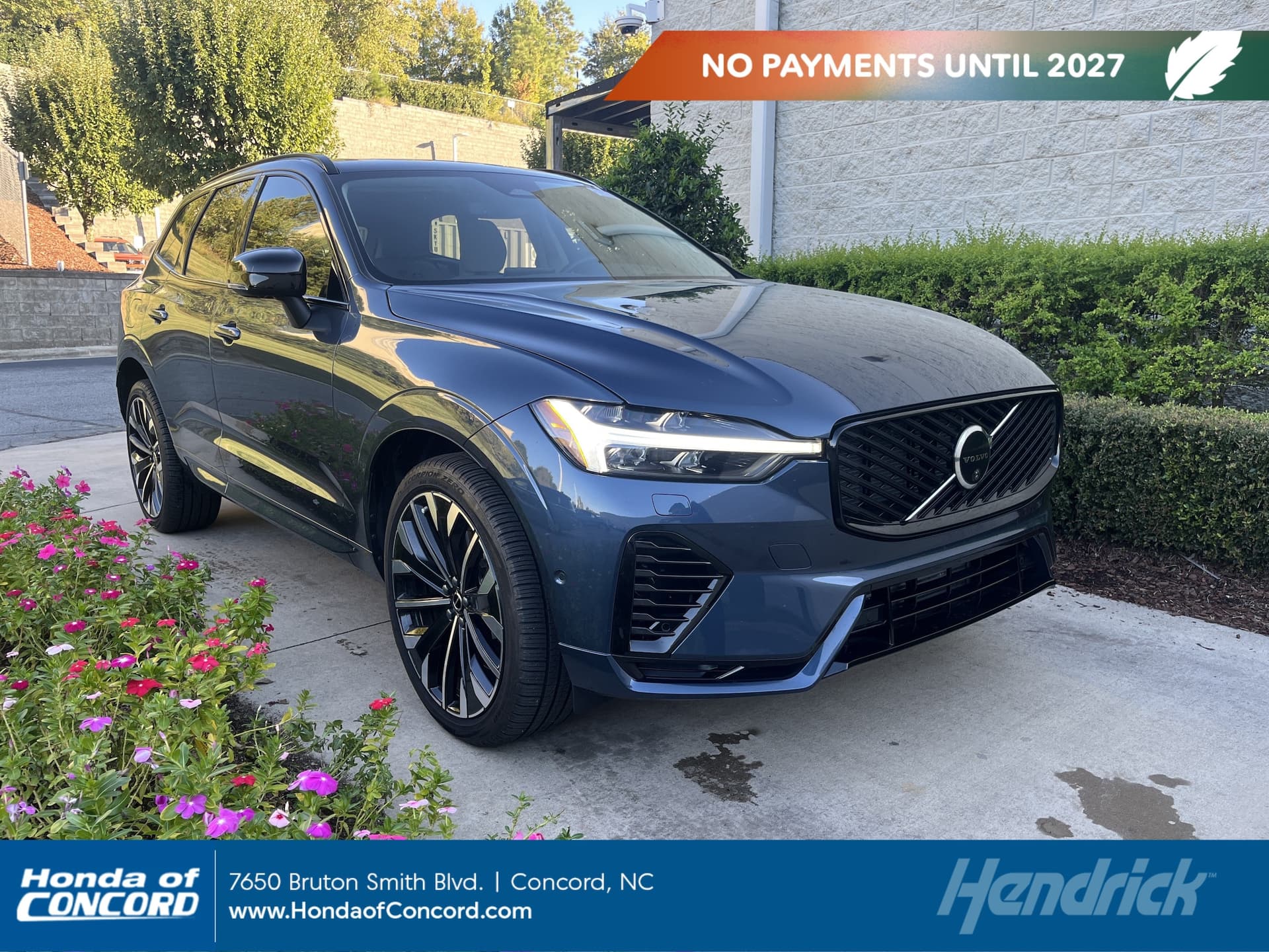 2026 Volvo XC60 Plug-In Hybrid Ultra — photo 1 of 10
