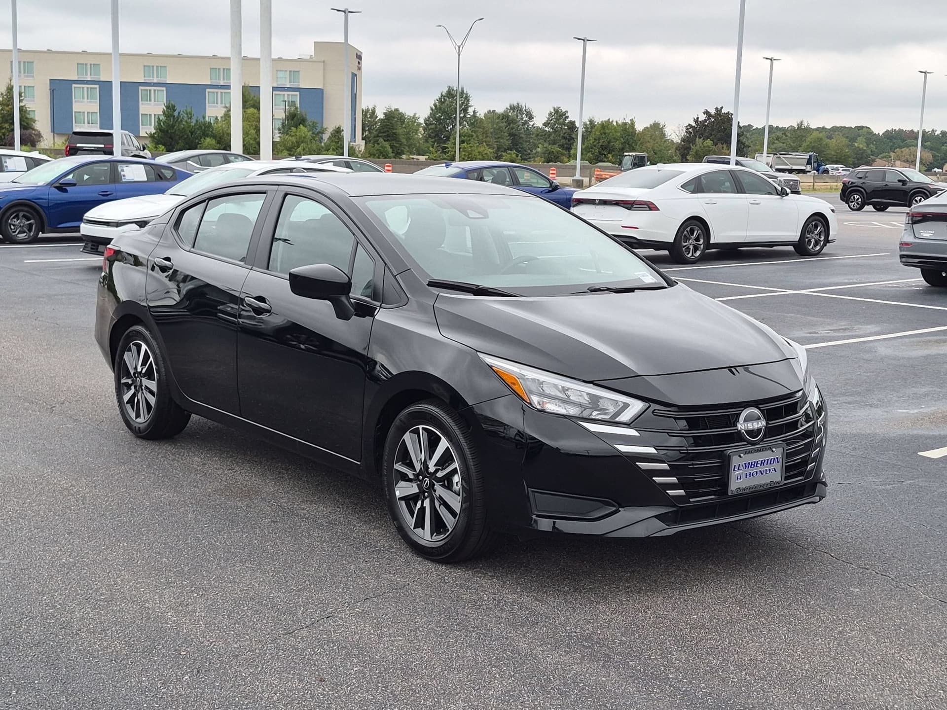 2025 Nissan Versa Base — photo 1 of 36