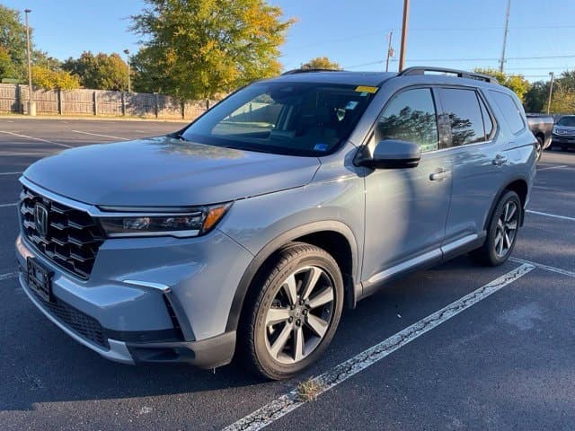 2024 Honda Pilot Touring — photo 1 of 4