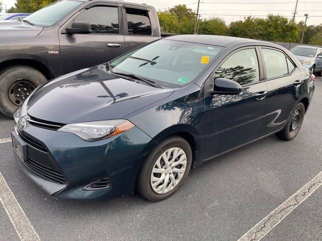 2017 Toyota Corolla LE — photo 1 of 4