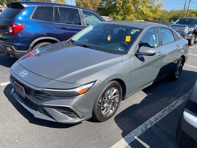 2024 Hyundai Elantra SEL — photo 1 of 4