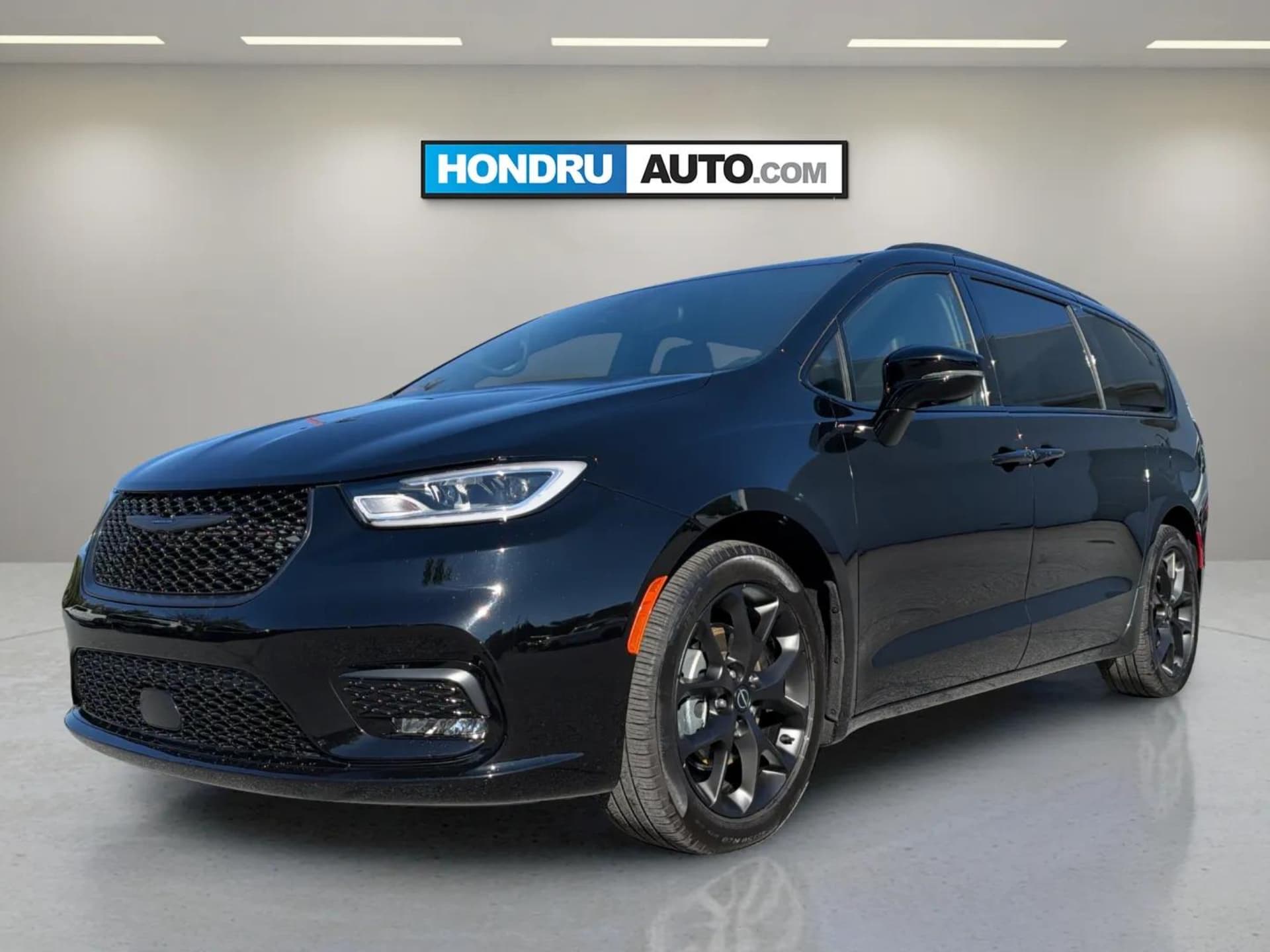 2025 Chrysler Pacifica Limited — photo 1 of 25