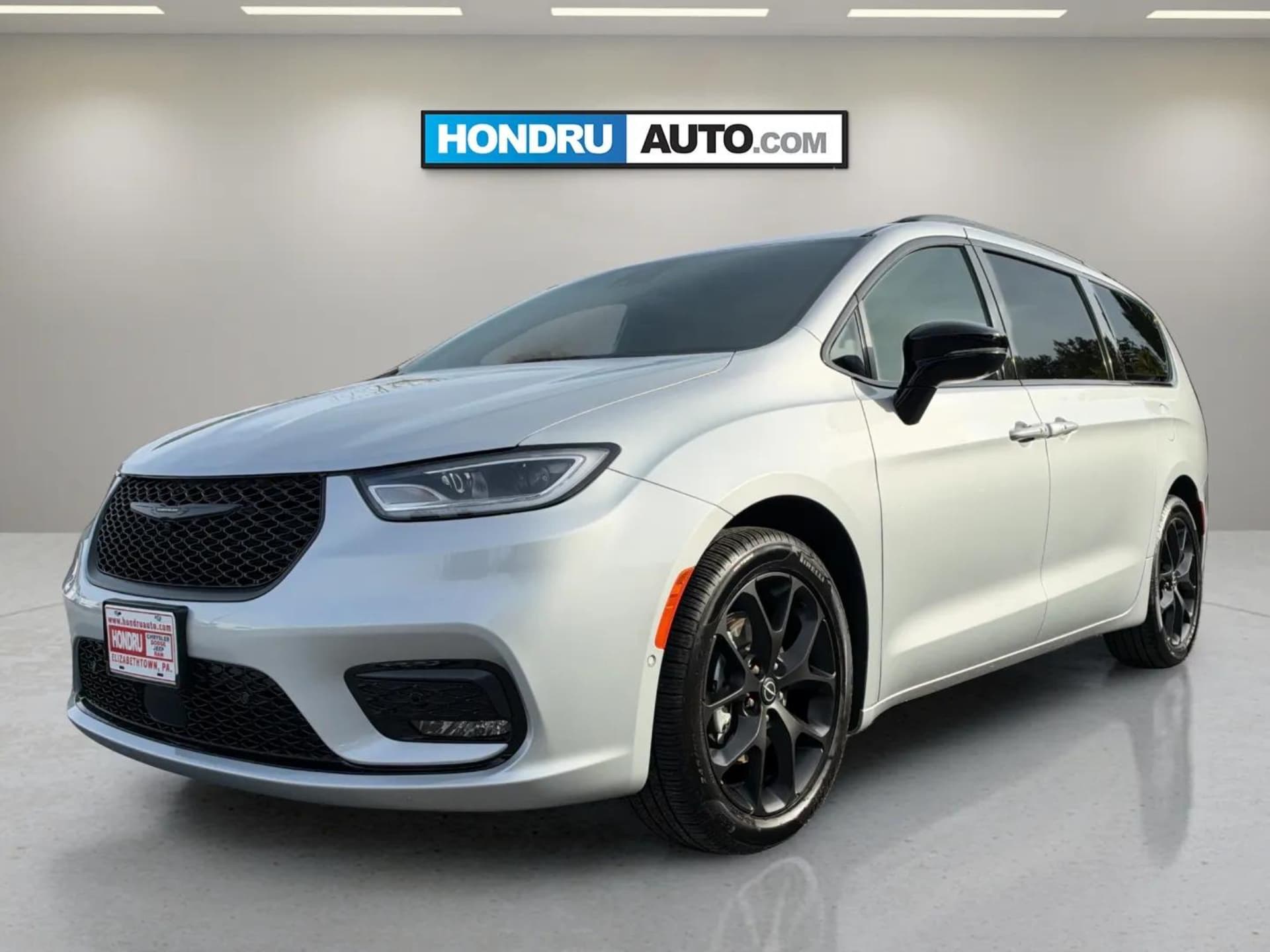 2026 Chrysler Pacifica Select — photo 1 of 24
