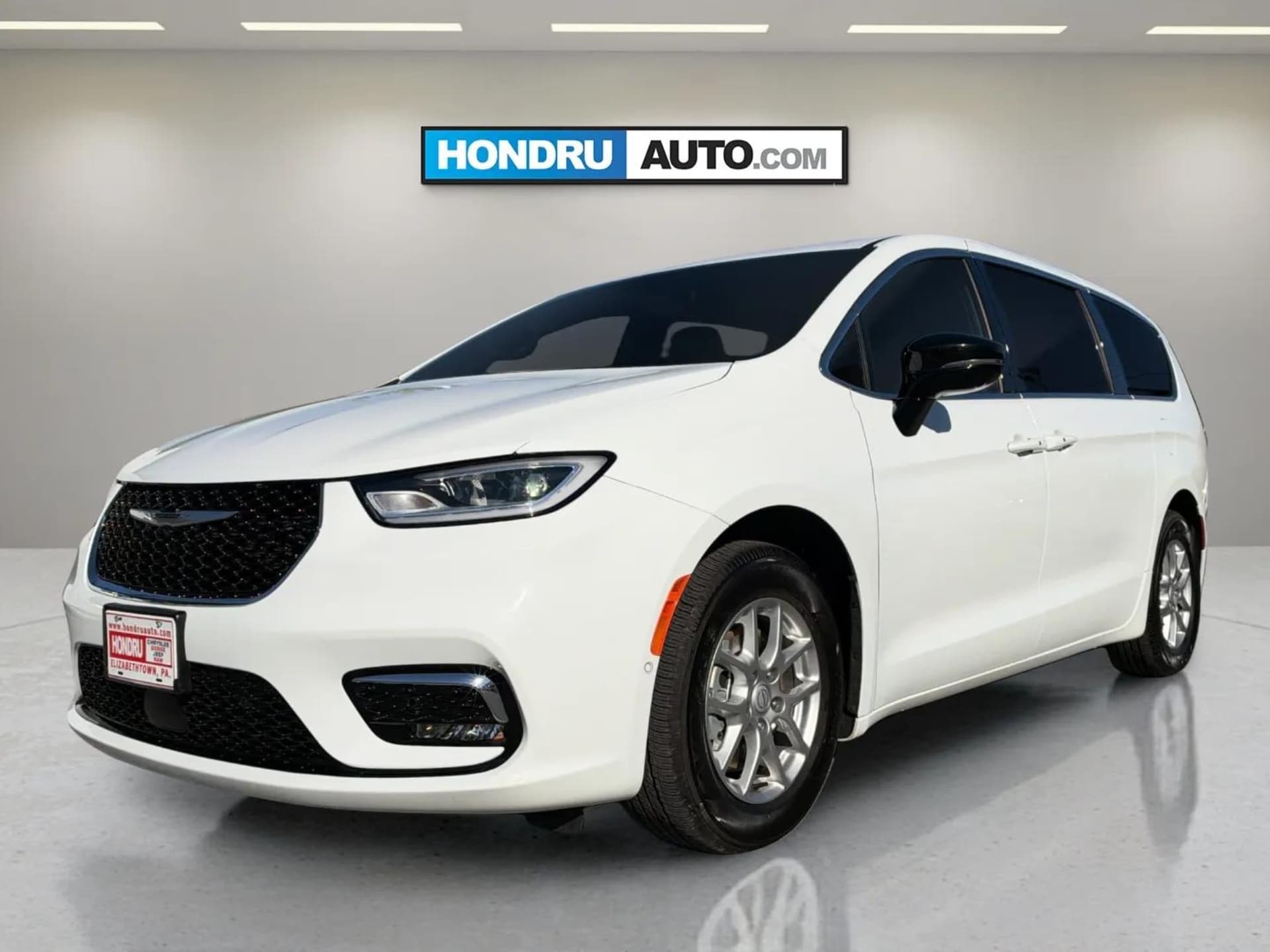 2026 Chrysler Pacifica Select — photo 1 of 24